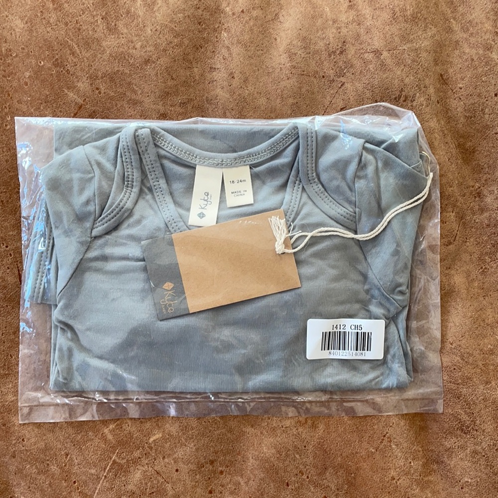 Kyte baby long sleeve body suit in Chrome